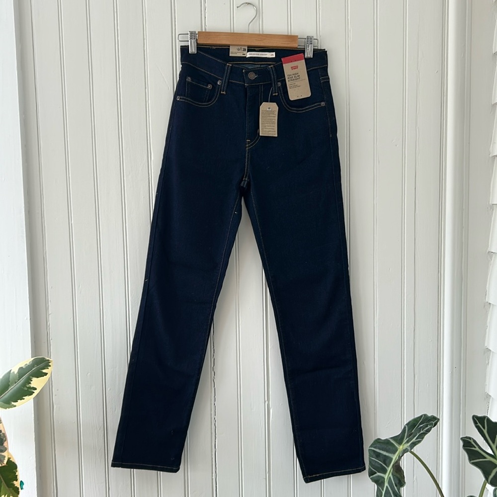 Levi’s Women’s 724 High Rise Straight Leg Jean Size 26 cast shadows color